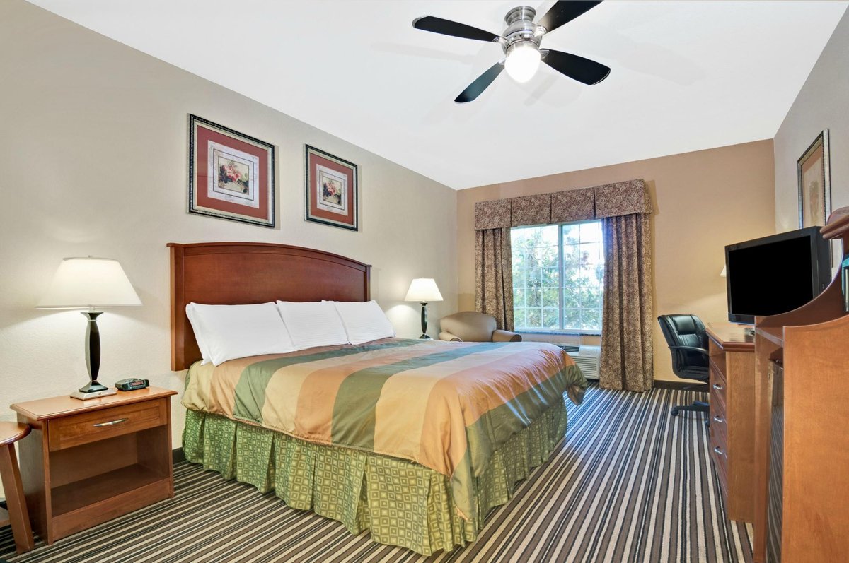 SUPER 8 BY WYNDHAM AUSTIN/AIRPORT SOUTH $76 ($̶1̶2̶1̶) - Updated 2022 ...