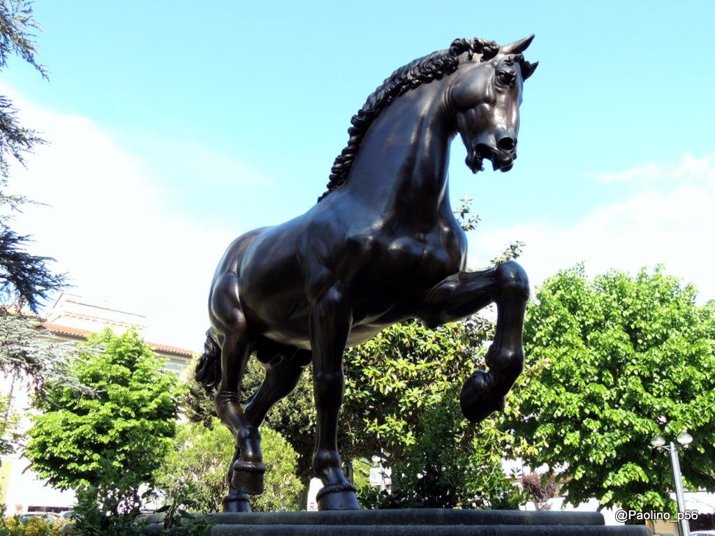 Cavallo. Cavallo Италия. Памятники Италии. Monte cavallo Рим. Serena достопримечательность