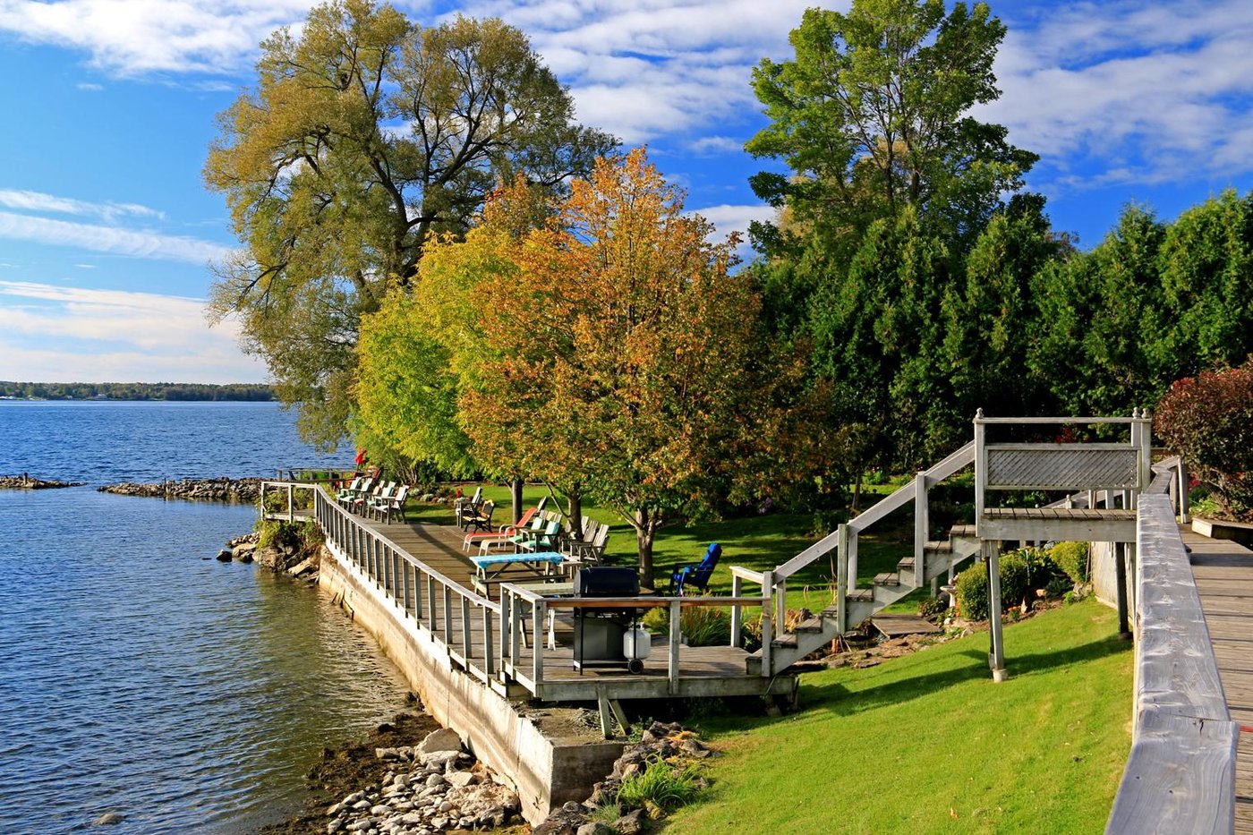 Dewars Inn On The River Ontario Canada