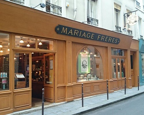 Souvenir Shop in Paris by Chevy Fleet