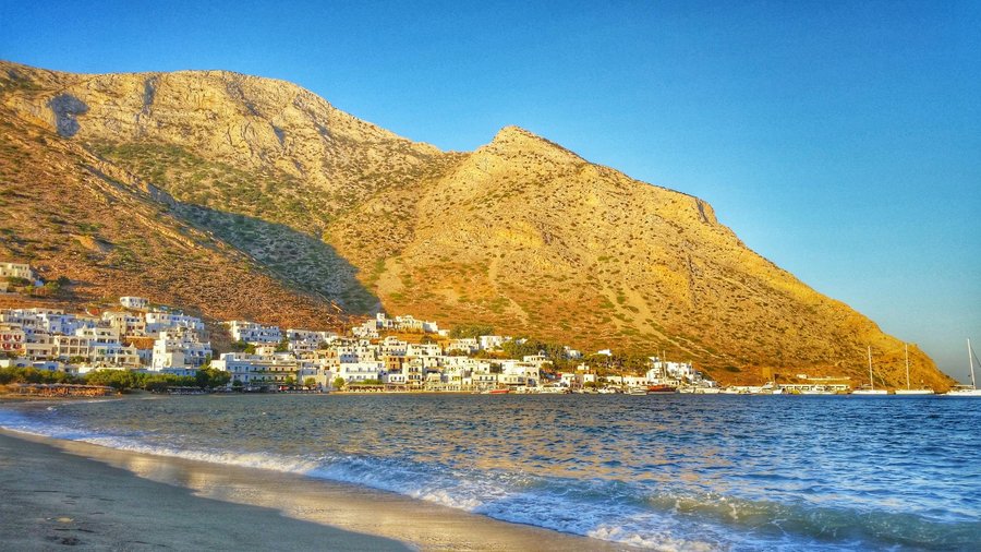 kamares beach