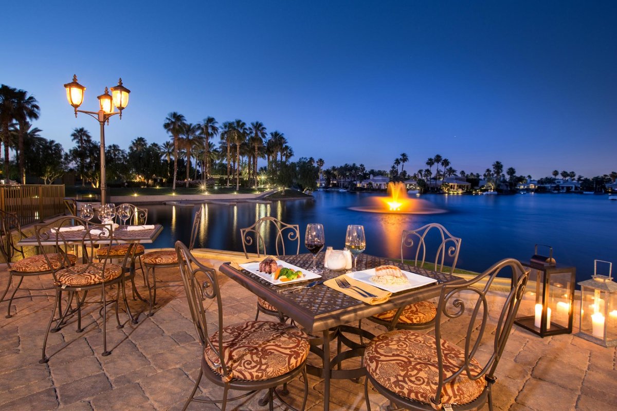 The Chateau at Lake La Quinta Bar or Lounge: Pictures & Reviews ...