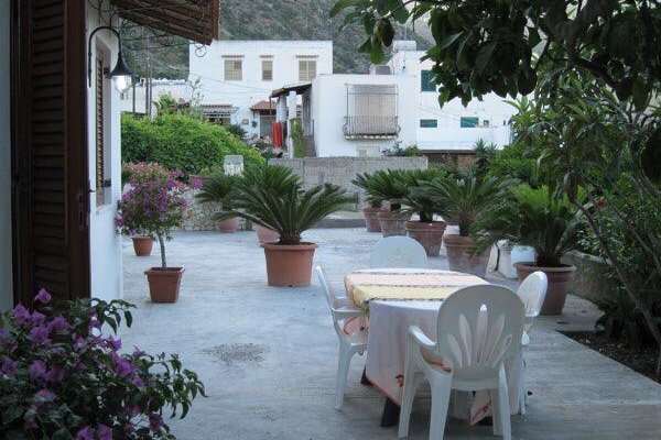 Casa papiro e' un complesso di nuovi appartamenti a pochi passi dalla spiaggia principale di Can