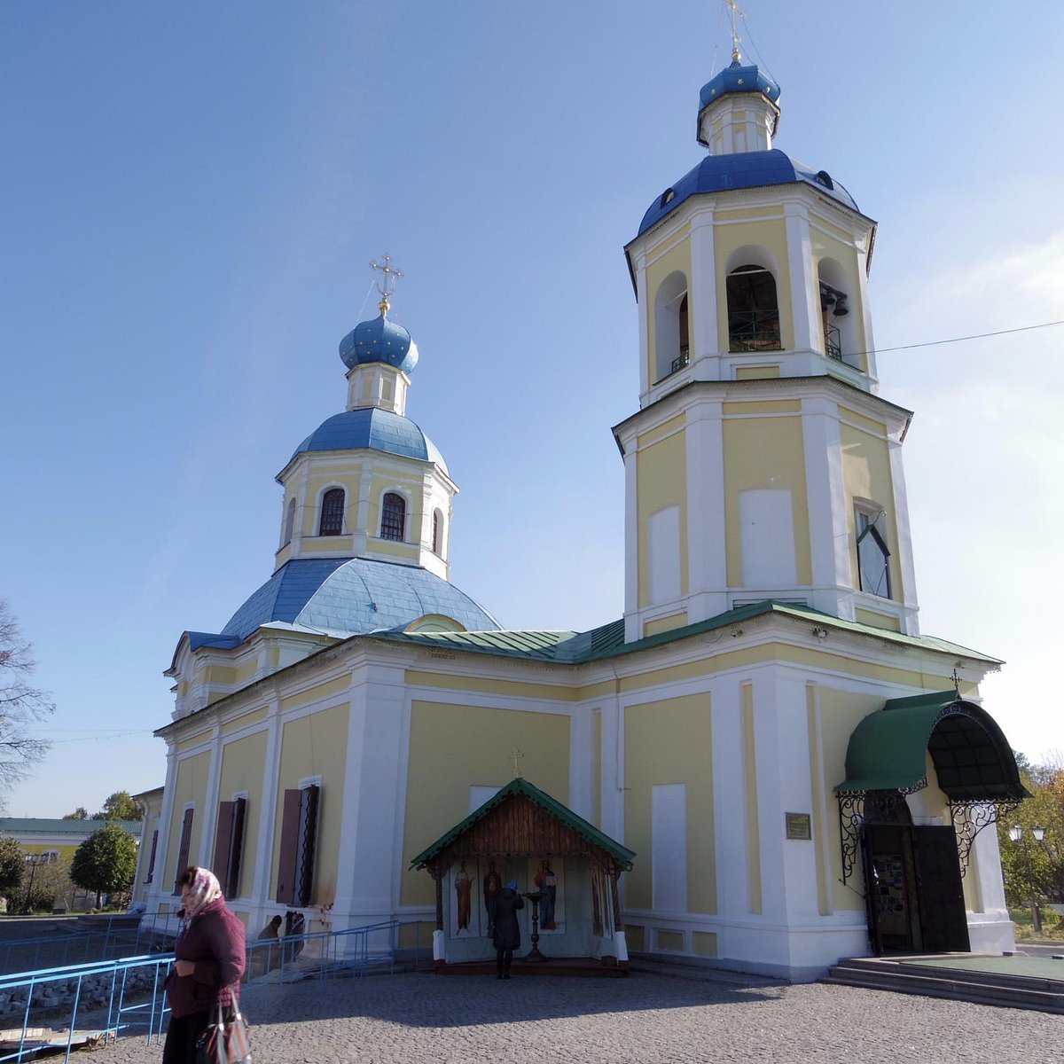 Храм Святых Первоверховных Апостолов Петра и Павла в Ясенево, Москва -  Tripadvisor