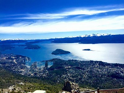 Baño completo con bidet, secador de pelo, toallas, amenities y mampara -  Picture of San Carlos de Bariloche, Province of Rio Negro - Tripadvisor