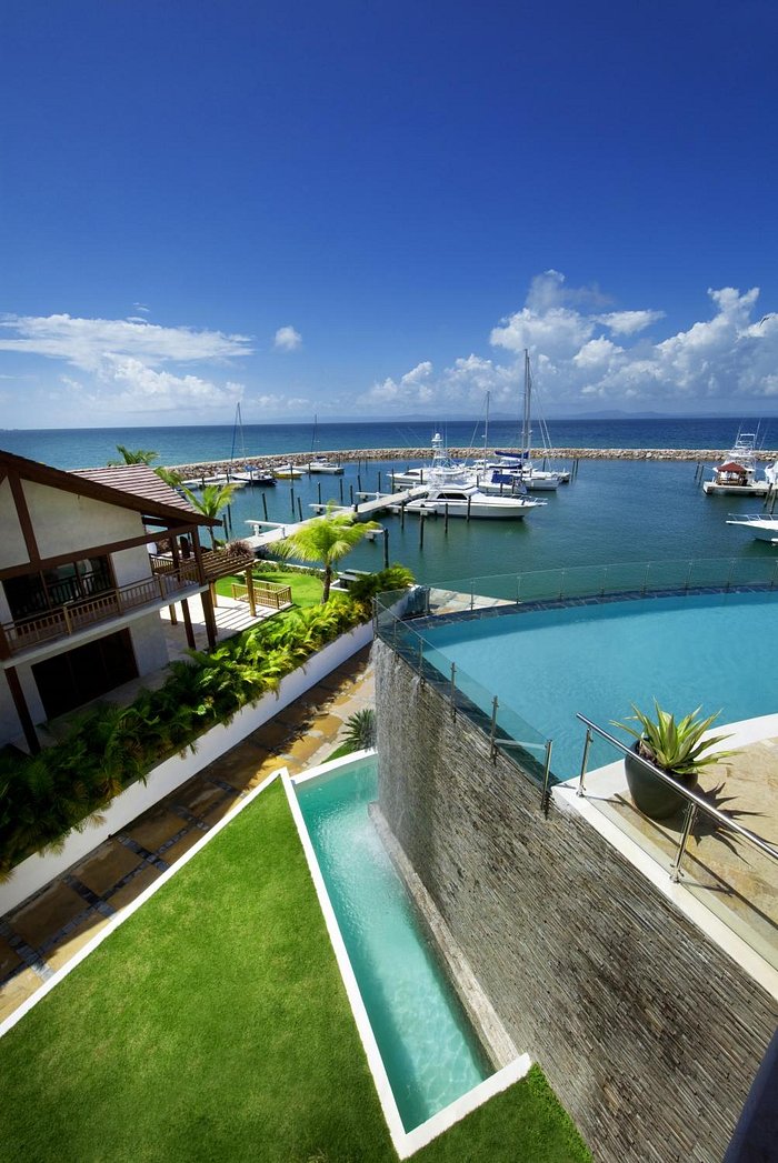 the bannister hotel & yacht club