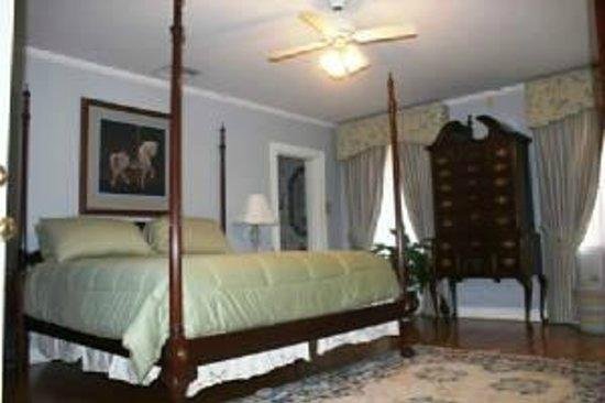 Twelve Oaks Plantation B&B Rooms: Pictures & Reviews - Tripadvisor