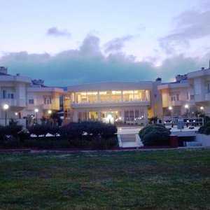 Bagian belakang hotel yang menghadap pantai