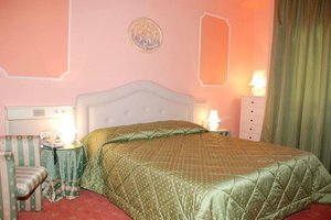 Room & Suite