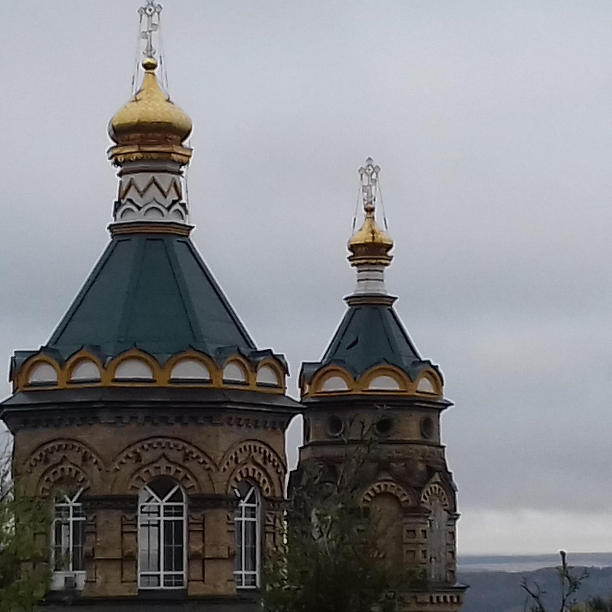 Пятигорск храм лазаря. Храм Лазаря Четверодневного Пятигорск. Церковь Лазаря Четверодневного Пятигорск зимой.