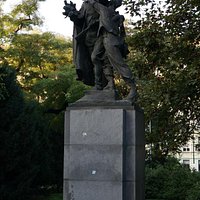 Парк перед железнодорожным вокзалом