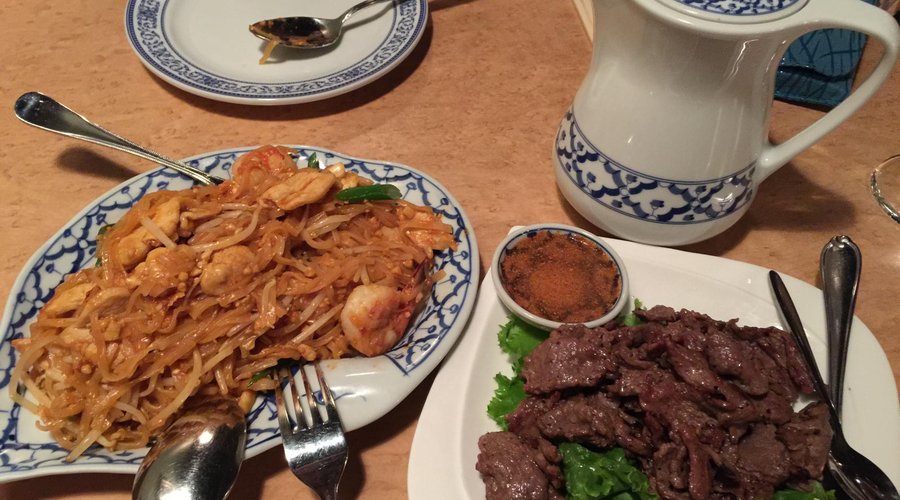 siamese bbq beef, pad thai, pot of green tea