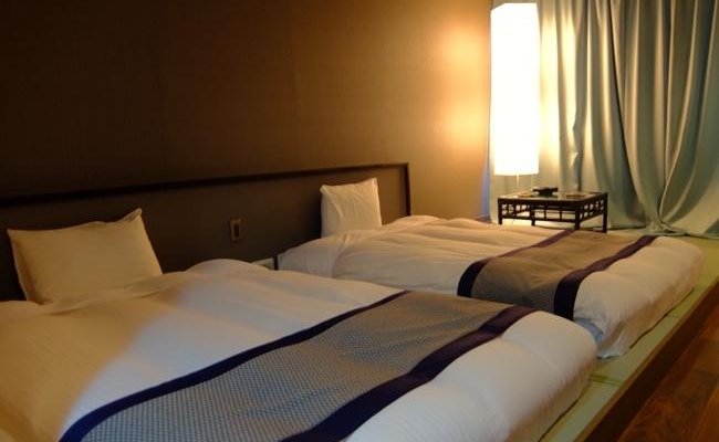2部屋しかないツインの和洋室。畳とフローリングでモダン