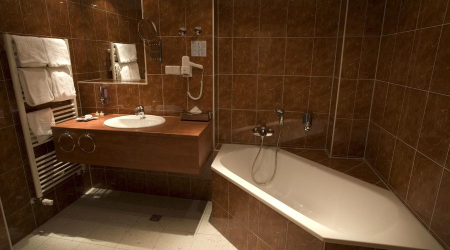 Our Triple Room Bath