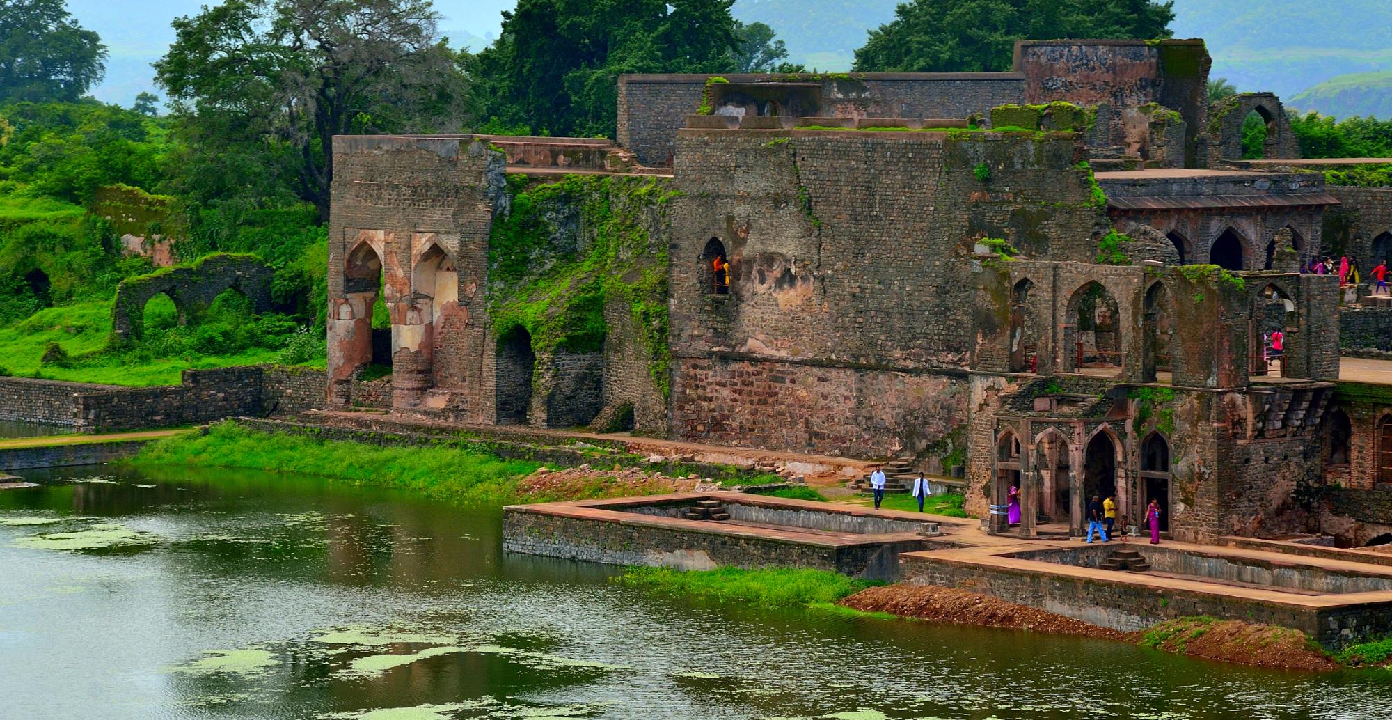 The Royal Enclave Group of Monuments, Mandu