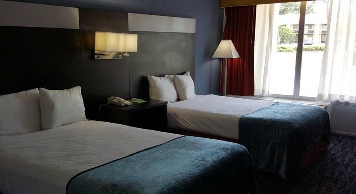 hotels near shell house savannah ga