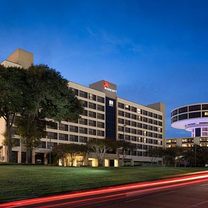 Houston Airport Marriott at George Bush Intercontinental in Houston, image may contain: Office Building, City, Grass, Convention Center