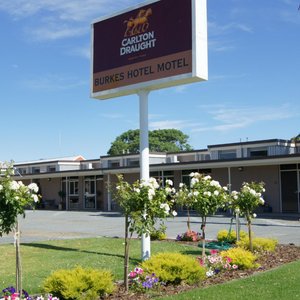 MOTEL ENTRANCE