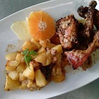 Coelho assado no forno com batatas