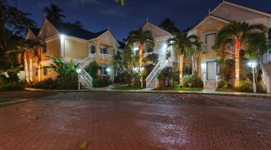 Villa Beach Cottages - grounds