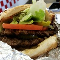 Hamburger, fries