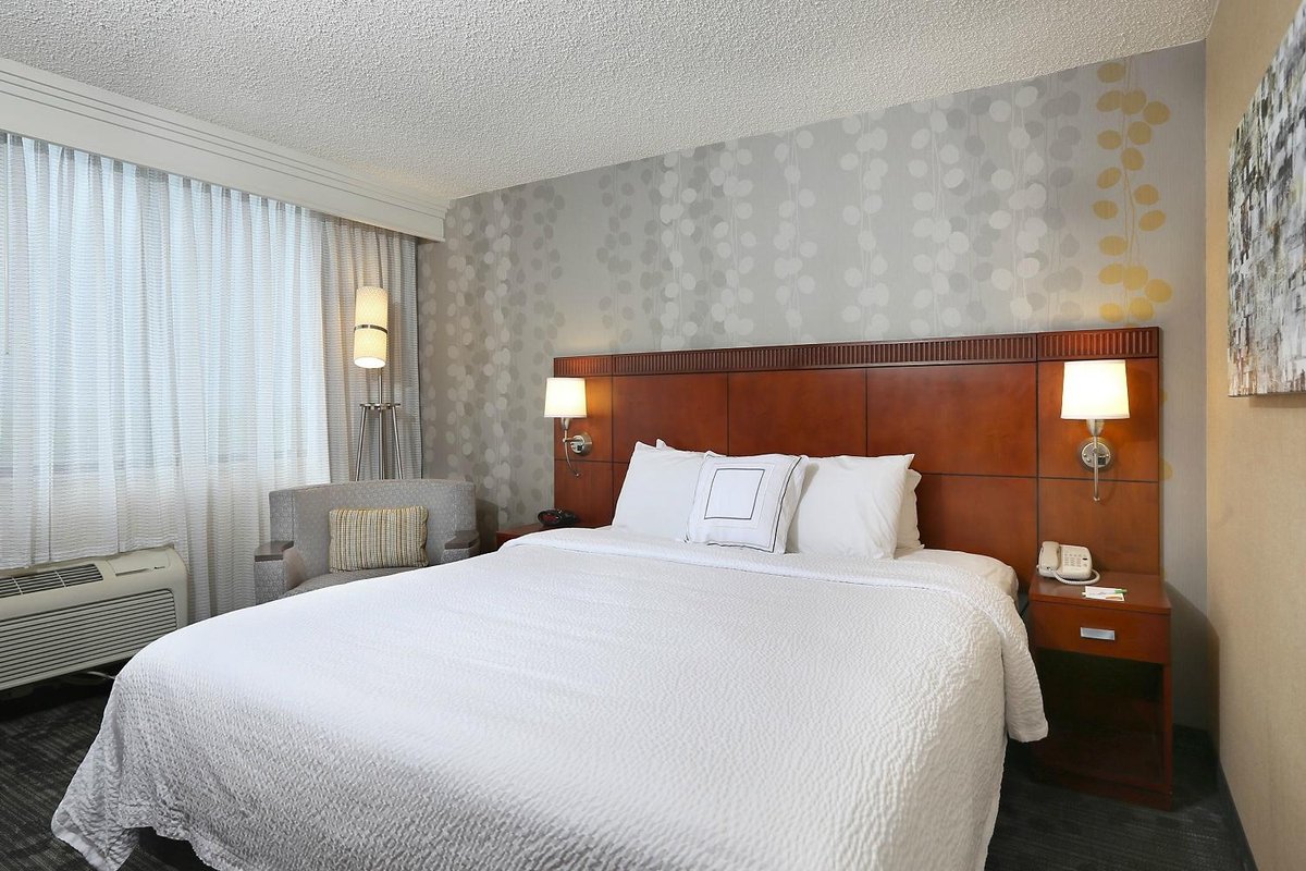 Courtyard By Marriott Denver Cherry Creek Rooms: Pictures & Reviews 