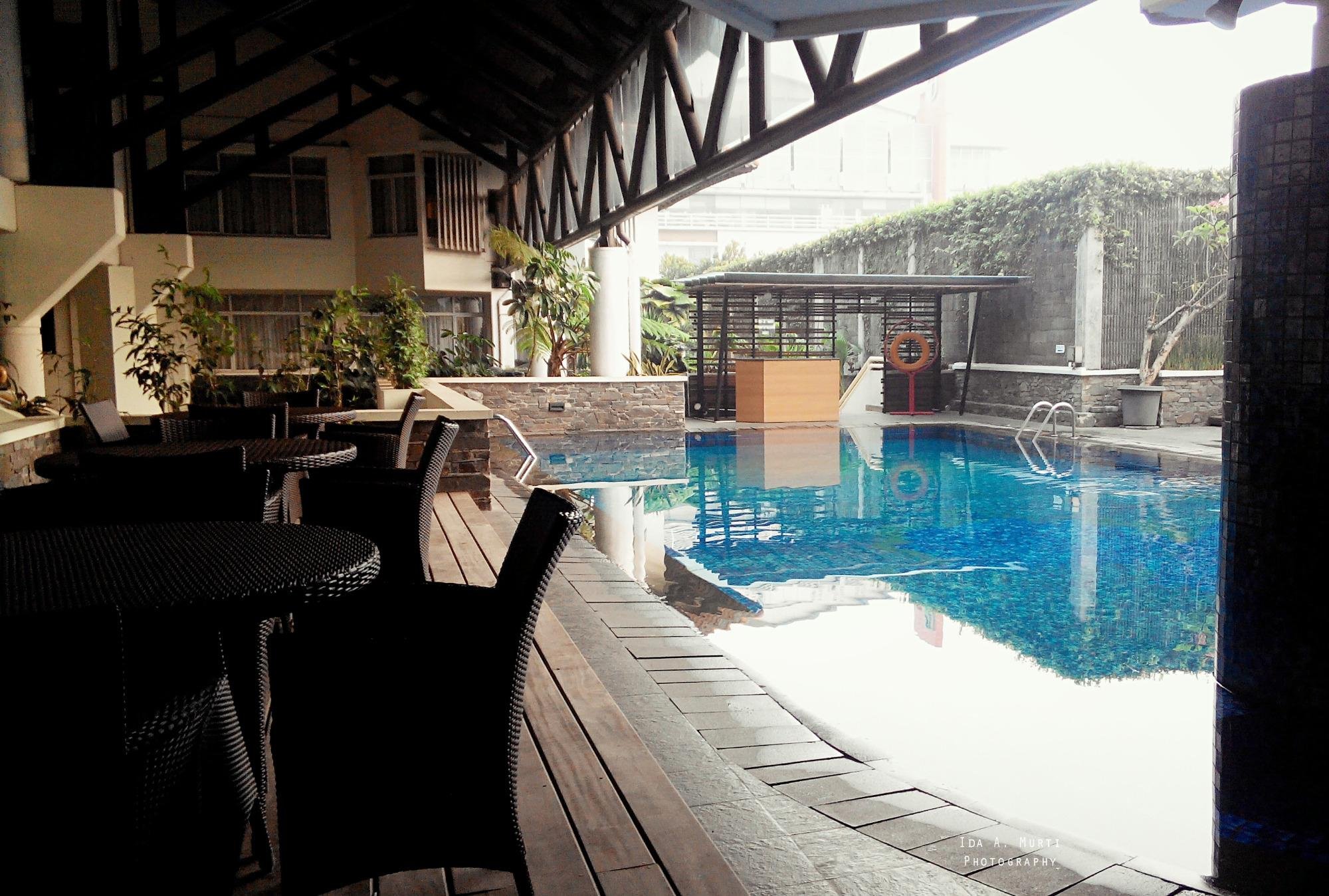 Hotel Santika Bandung Pool: Pictures & Reviews - Tripadvisor