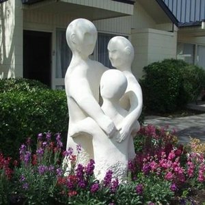 statue