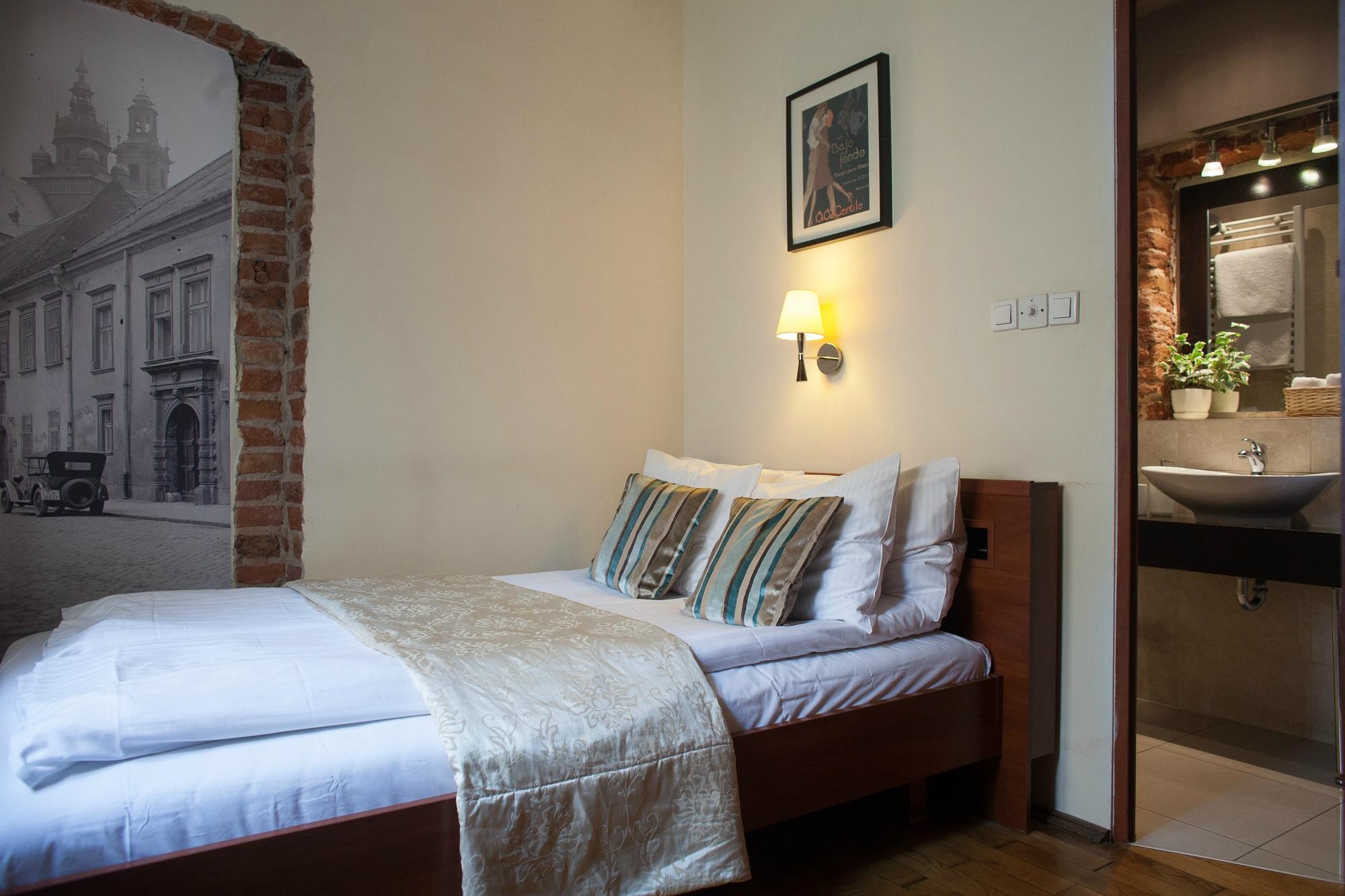 TANGO HOUSE BED & BREAKFAST - B&B Reviews (Krakow, Poland)