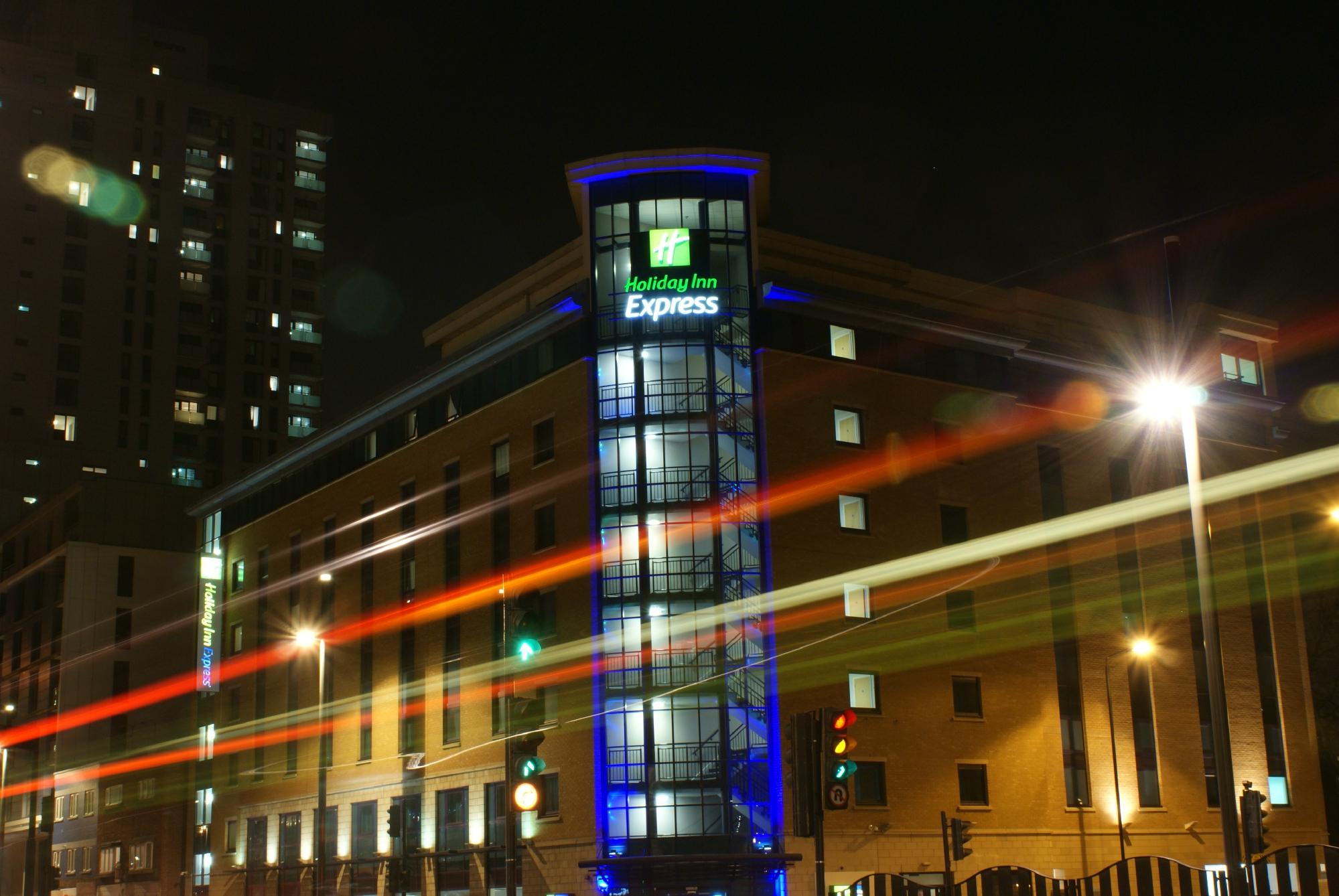 HOLIDAY INN EXPRESS LONDON STRATFORD AN IHG HOTEL 99 1 0 8