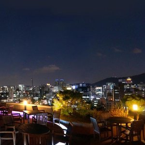Ibis Ambassador Seoul Insadong in Seoul, image may contain: City, Dining Table, Table, Urban