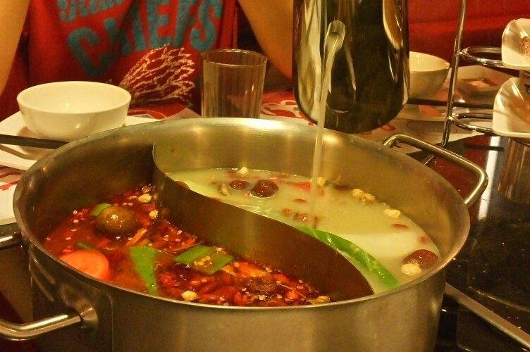 小蒙牛頂級麻辣養生鍋 家樂福斗六店
