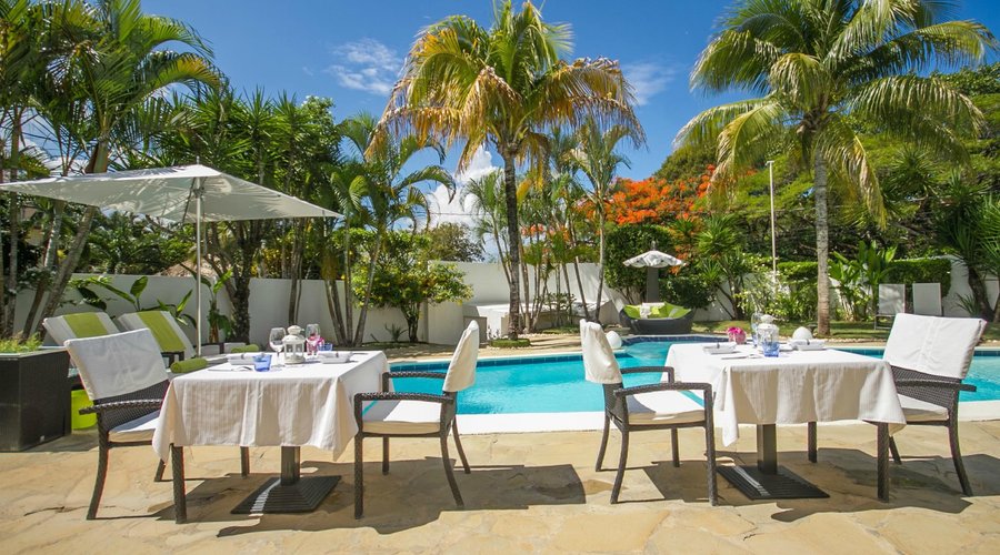 Pool & restaurant