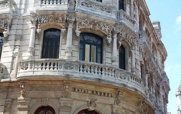 La fachada más bonita que he visto en mucho tiempo