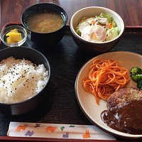 ハンバーグランチとランチサラダ