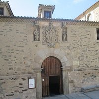Portada del museo de la Madres Carmelitas