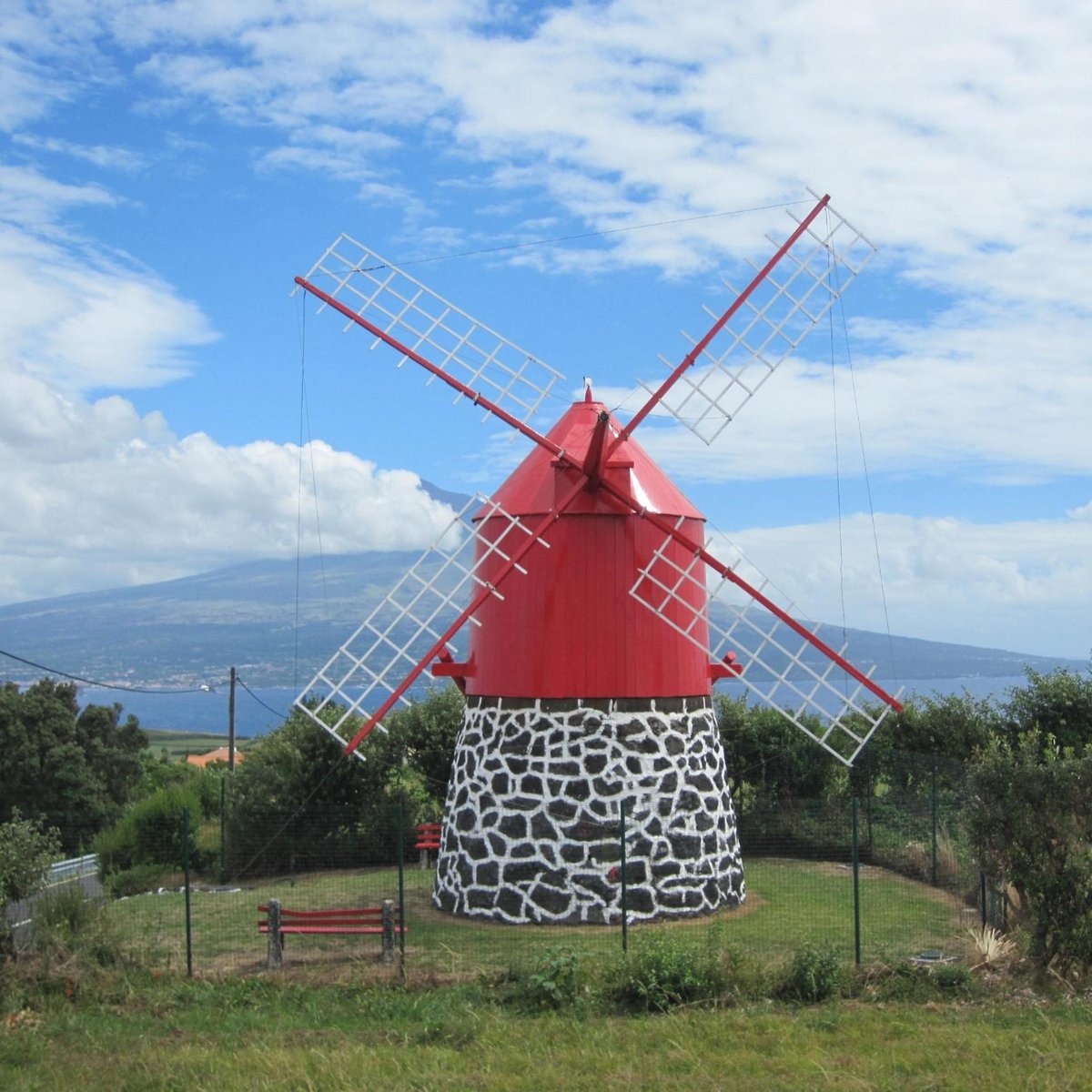 Açores: os moinhos de vento da ilha do Pico - Portugal - SAPO