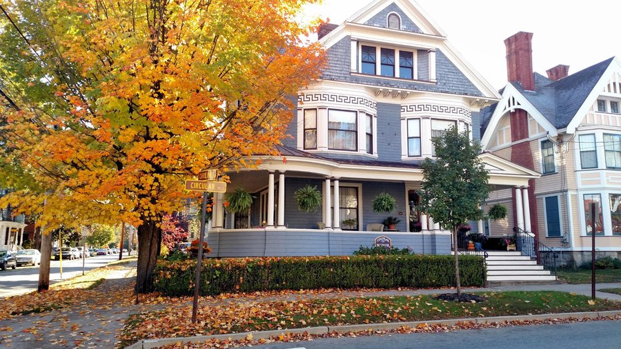 Circular Manor Bed & Breakfast