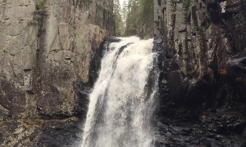 Der Weg zum trollfoss ist kein Spaziergang