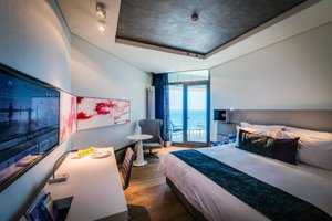Room & Suite