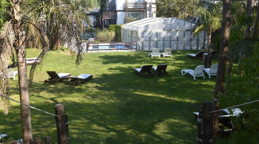 Jardín y Pileta Cubierta
