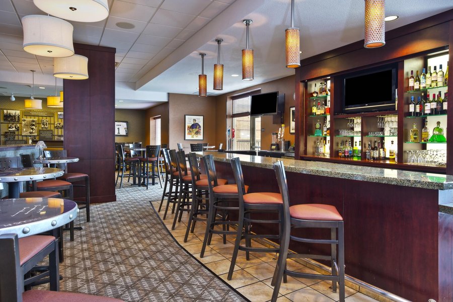 HOLIDAY INN GREEN BAY STADIUM $69 ($̶1̶1̶8̶) - Prices & Hotel Reviews ...