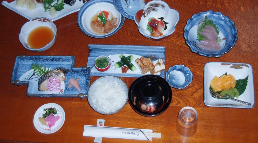 夕食　季節によって旬なメニューとなります