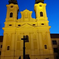 Костел святого Ладислава ночью