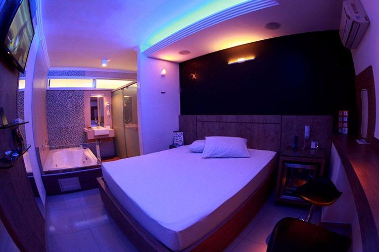 ar-condicionado split, ducha dupla, internet Wi-Fi (sem fio), mini bar, pia dupla, secador de ca