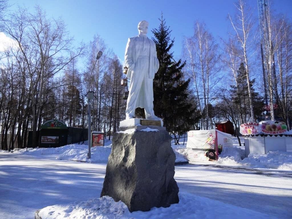 Памятник В.В. Маяковскому, Екатеринбург: лучшие советы перед посещением -  Tripadvisor