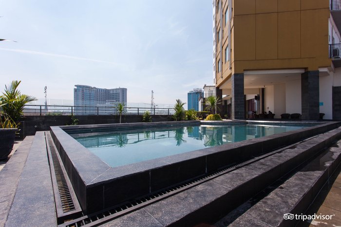 Gino Feruci Braga Hotel Pool: Pictures & Reviews - Tripadvisor