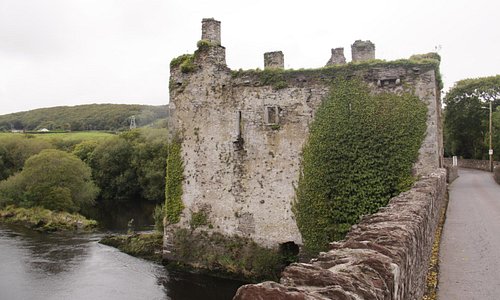 Carrigadrohid Castle