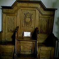 Sedia aringaria originale ( dentro l achiesa)
