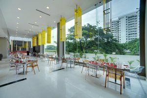 Keys Select by Lemon Tree Hotels, Kochi in Kochi (Cochin), image may contain: Restaurant, Indoors, Cafeteria, Resort